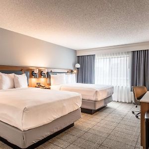 Guestroom Two Queens